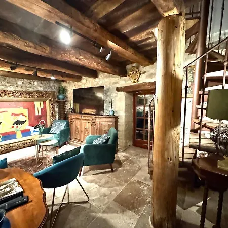 Charming, Arty & Cozy Medieval Village Farmhouse, Air Conditioning, Pool, Tranquility, & Views *