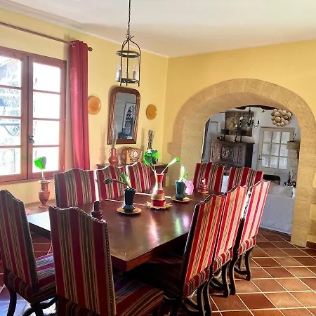 Charming, Arty & Cozy Medieval Village Farmhouse, Air Conditioning, Pool, Tranquility, & Views Saint-Victor-des-Oules