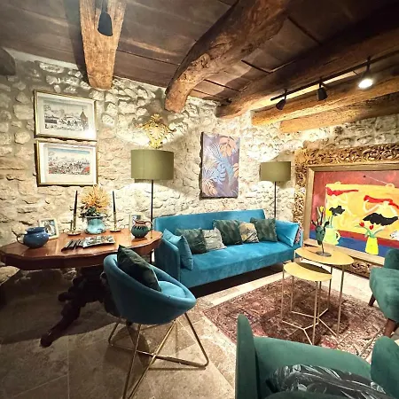 Charming, Arty & Cozy Medieval Village Farmhouse, Air Conditioning, Pool, Tranquility, & Views 빌라 Saint-Victor-des-Oules