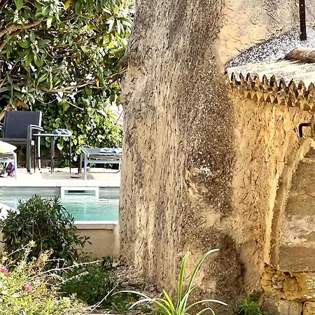Villa Charming, Arty & Cozy Medieval Village Farmhouse, Air Conditioning, Pool, Tranquility, & Views *