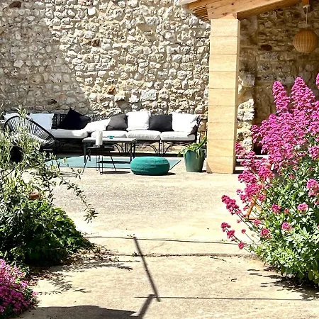 Charming, Arty & Cozy Medieval Village Farmhouse, Air Conditioning, Pool, Tranquility, & Views *