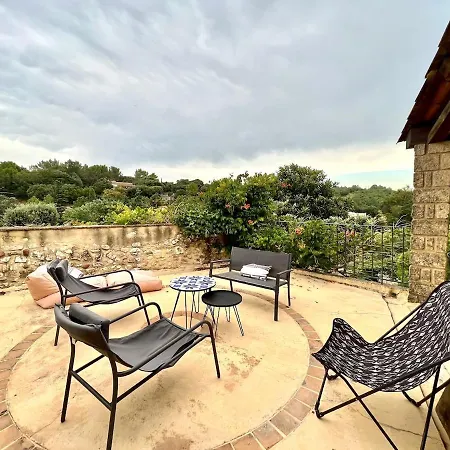 Charming, Arty & Cozy Medieval Village Farmhouse, Air Conditioning, Pool, Tranquility, & Views * Saint-Victor-des-Oules