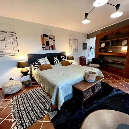 Charming, Arty & Cozy Medieval Village Farmhouse, Air Conditioning, Pool, Tranquility, & Views Villa *