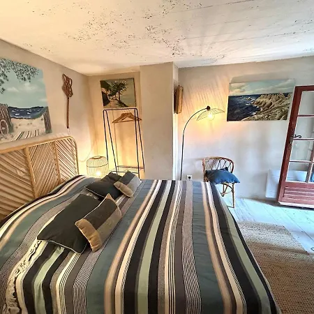 Charming, Arty & Cozy Medieval Village Farmhouse, Air Conditioning, Pool, Tranquility, & Views Villa