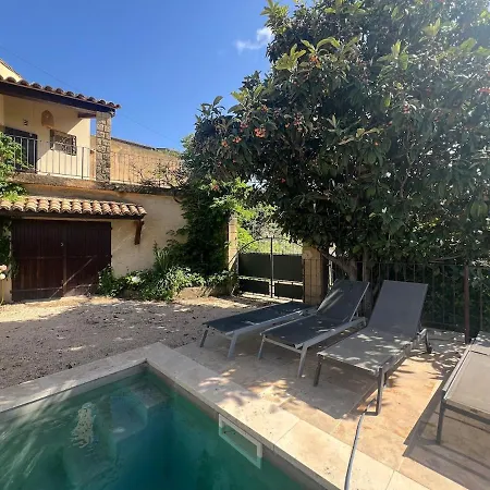 Villa Charming, Arty & Cozy Medieval Village Farmhouse, Air Conditioning, Pool, Tranquility, & Views Saint-Victor-des-Oules