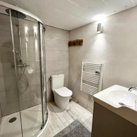 Charming, Arty & Cozy Medieval Village Farmhouse, Air Conditioning, Pool, Tranquility, & Views * Saint-Victor-des-Oules