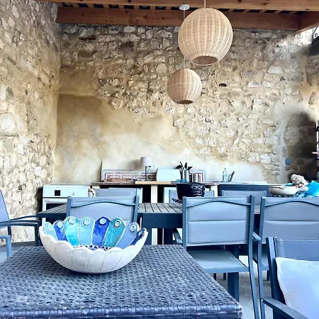 Charming, Arty & Cozy Medieval Village Farmhouse, Air Conditioning, Pool, Tranquility, & Views Villa
