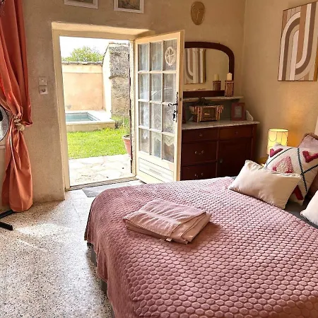 Charming, Arty & Cozy Medieval Village Farmhouse, Air Conditioning, Pool, Tranquility, & Views