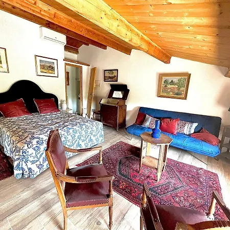 빌라 Charming, Arty & Cozy Medieval Village Farmhouse, Air Conditioning, Pool, Tranquility, & Views