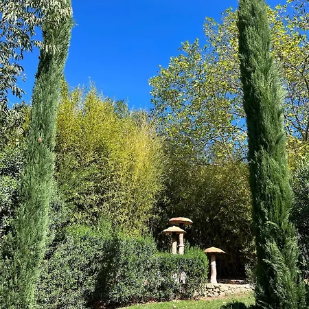 Charming, Arty & Cozy Medieval Village Farmhouse, Air Conditioning, Pool, Tranquility, & Views * Saint-Victor-des-Oules