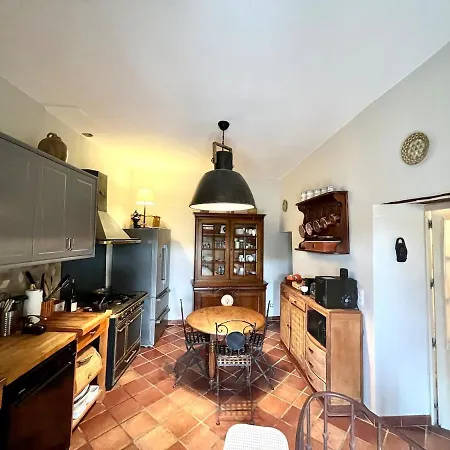 Charming, Arty & Cozy Medieval Village Farmhouse, Air Conditioning, Pool, Tranquility, & Views * Saint-Victor-des-Oules