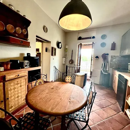Charming, Arty & Cozy Medieval Village Farmhouse, Air Conditioning, Pool, Tranquility, & Views