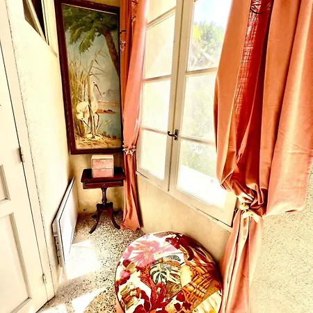 Villa Charming, Arty & Cozy Medieval Village Farmhouse, Air Conditioning, Pool, Tranquility, & Views Saint-Victor-des-Oules