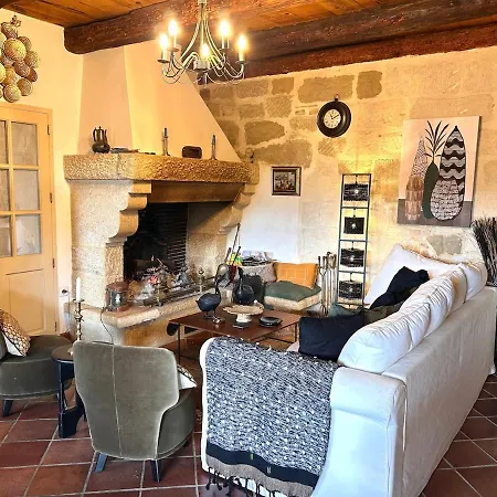 Charming, Arty & Cozy Medieval Village Farmhouse, Air Conditioning, Pool, Tranquility, & Views Saint-Victor-des-Oules