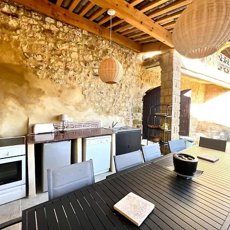 Charming, Arty & Cozy Medieval Village Farmhouse, Air Conditioning, Pool, Tranquility, & Views Villa