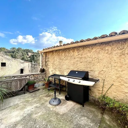 Charming, Arty & Cozy Medieval Village Farmhouse, Air Conditioning, Pool, Tranquility, & Views *