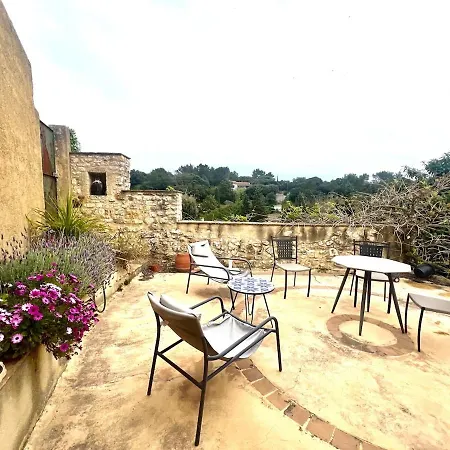 Charming, Arty & Cozy Medieval Village Farmhouse, Air Conditioning, Pool, Tranquility, & Views