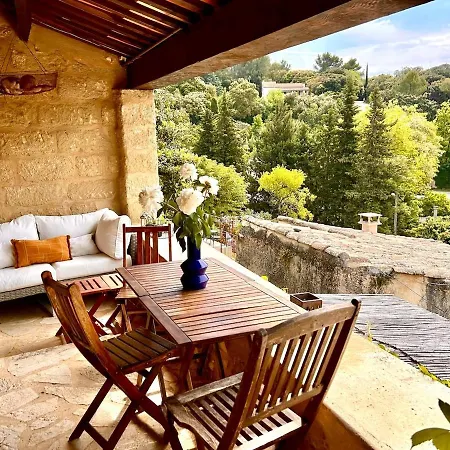 Charming, Arty & Cozy Medieval Village Farmhouse, Air Conditioning, Pool, Tranquility, & Views Villa
