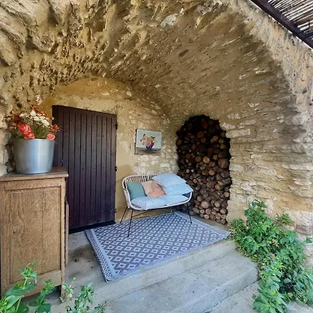 Villa Charming, Arty & Cozy Medieval Village Farmhouse, Air Conditioning, Pool, Tranquility, & Views Saint-Victor-des-Oules
