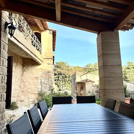 Charming, Arty & Cozy Medieval Village Farmhouse, Air Conditioning, Pool, Tranquility, & Views 빌라 *