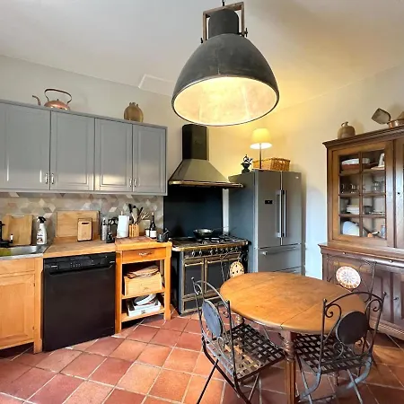 Villa Charming, Arty & Cozy Medieval Village Farmhouse, Air Conditioning, Pool, Tranquility, & Views