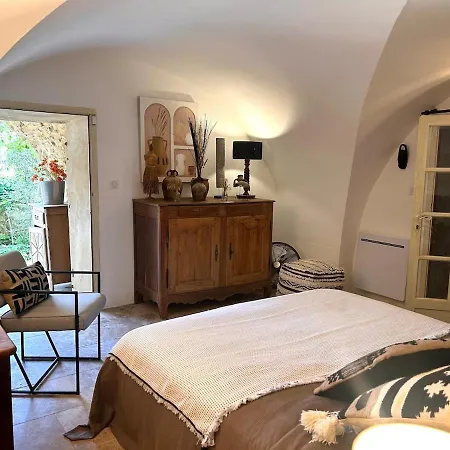 Charming, Arty & Cozy Medieval Village Farmhouse, Air Conditioning, Pool, Tranquility, & Views * Saint-Victor-des-Oules
