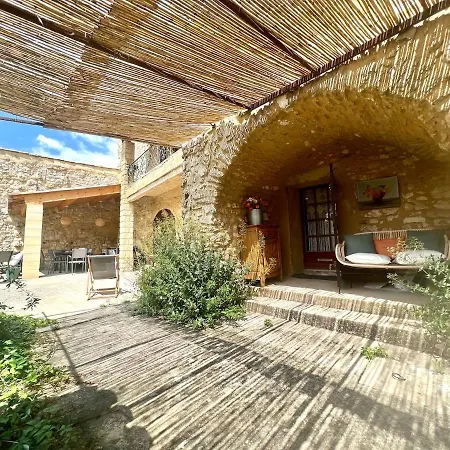 Charming, Arty & Cozy Medieval Village Farmhouse, Air Conditioning, Pool, Tranquility, & Views Saint-Victor-des-Oules